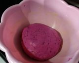 Foto langkah ke 2 dari resep Donat buah naga.