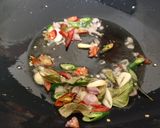 Foto langkah ke 3 dari resep Blenyik (Gumpala Teri Basah) Cabai hijau.