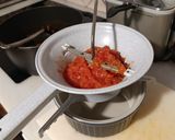 Foto del paso 3 de la receta: Sopaeo de tomate con huevos escalfados y pimiento