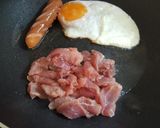 Hình bước làm 2 của món Bánh mỳ chảo thập cẩm 🥖🍳🌭