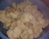 Foto del paso 1 de la receta Coliflor con patata y bechamel gratinada