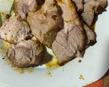 Foto del paso 8 de la receta: Lomo de cerdo al horno marinado con salsa de mostaza y miel