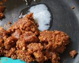 A picture of step 3 of Mix dryfriuts roll.
