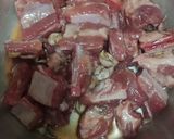 รูปขั้นตอนการทำที่ 1 ของ ซี่โครงอ่อนหมูทอดกระเทียม