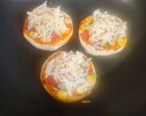 मिनी कॉर्न पिज़्ज़ा(MINI CORN PIZZA RECIPE IN HINDI) रेसिपी चरण 6 फोटो