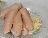 Foto langkah ke 1 dari resep Tumis Sosis Kecap Gercep.