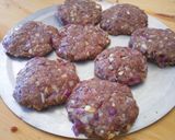 A picture of step 2 of Beef Burger.
