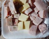 Foto del paso 3 de la receta: Tarta de tomate, queso, huevo, jamón y fiambre primavera