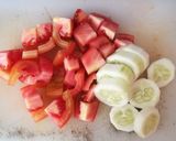 Foto langkah ke 1 dari resep Jus Tomat, Timun & Jeruk Nipis.