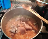Foto del paso 2 de la receta: Manitas de cerdo en salsa