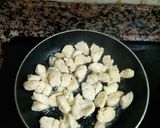 Foto del paso 2 de la receta Cuscús de pollo, con pasas y piñones
