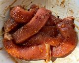รูปขั้นตอนการทำที่ 1 ของ หมูสันนอกหมักข้าวคั่วทอดกรอบ🌶️🧄