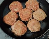 Foto langkah ke 2 dari resep Chicken Patty with Mushroom Sauce.