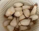 Hình bước làm 3 của món Mì Xào Nấm Chay