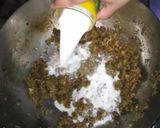A picture of step 4 of Creamy mince Naan with mayo chilli garlic dip.