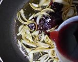 Foto del paso 7 de la receta: Medallón de res alvarado en salsa de vino tinto