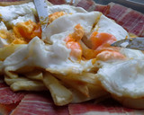 Foto del paso 4 de la receta: Huevos rotos con jamón de bellota y aceite de trufa