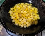 Foto langkah ke 2 dari resep Sambel goreng kentang dan rambak.
