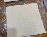Foto langkah ke 2 dari resep Croissant Puff Pastry, Cepat dan Mudah!.