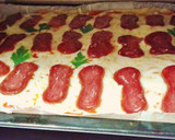 Foto del paso 4 de la receta: Pizza de fuet de pavo con mozzarella