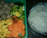 Foto langkah ke 1 dari resep Sup Bakso Ikan Sederhana.