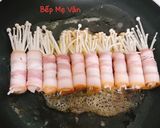 Hình bước làm 3 của món Thịt ba rọi xông khói cuộn nấm kim châm