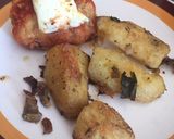 Foto del paso 8 de la receta: Arrolladitos de pollo relleno y papas al horno