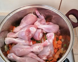 Foto del paso 2 de la receta: Muslitos de pollo en salsa