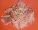 Foto del paso 1 de la receta: Masa de cerdo frita con salsa de tomate, pimiento y cebolla