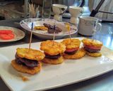 Foto del paso 3 de la receta: Bocadillo de tostón de plátano y carne