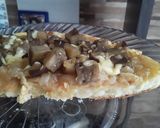 Foto del paso 17 de la receta: Pizza con masa de papa hecha en sartén...🤔🤨🙄🍕🧀🍳🌰🍆🧀🍕