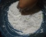 Foto langkah ke 2 dari resep Krupuk Puli Daun Bawang.