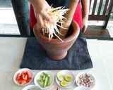 รูปขั้นตอนการทำที่ 2 ของ ส้มตำปูม้าดอง