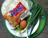Foto langkah ke 1 dari resep Martabak Mie Kari Spesial.