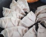 Foto langkah ke 5 dari resep Yaki Gyoza Ayam Udang.