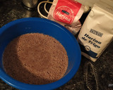Foto del paso 5 de la receta: Bizcocho con Trufas de Fresa y Arándanos