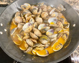 Foto del paso 6 de la receta: Almejas picantonas a la marinera