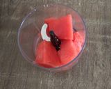 Foto langkah ke 2 dari resep Jus Semangka Madu.
