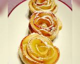 Foto del passaggio 10 della ricetta Roselline di pasta sfoglia e mele