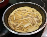 รูปขั้นตอนการทำที่ 3 ของ ไข่เจียวเห็ดแชมปิญอง Champignon Omelette