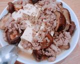 Hình bước làm 5 của món Thịt bằm xào nấm đông cô ăn với đậu hủ trắng