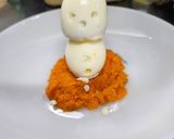 Foto del paso 1 de la receta: Hombrecillo de nieve en colchón de ensalada