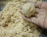 A picture of step 3 of Sattu Makhana laddu.