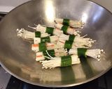 A picture of step 2 of Stuffed Enoki Mushroom.