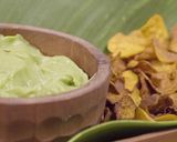 A picture of step 5 of Avocado cream with sweet potato chips.