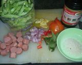 Foto langkah ke 1 dari resep Tumis Buncis Sosis Sapi.