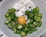 รูปขั้นตอนการทำที่ 1 ของ ไข่เจียวกระเจี๊ยบเขียว (Okra Omelette)