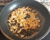 Foto del paso 2 de la receta Setas nameko a la crema de mojo picón