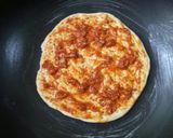 Foto langkah ke 3 dari resep Pizza Tuna Paprika.