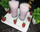 A picture of step 4 of Starwberry shake.